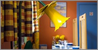 B and B Daffodil Lamp